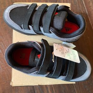 NIB: Adidas five ten kids shoes Sz 3